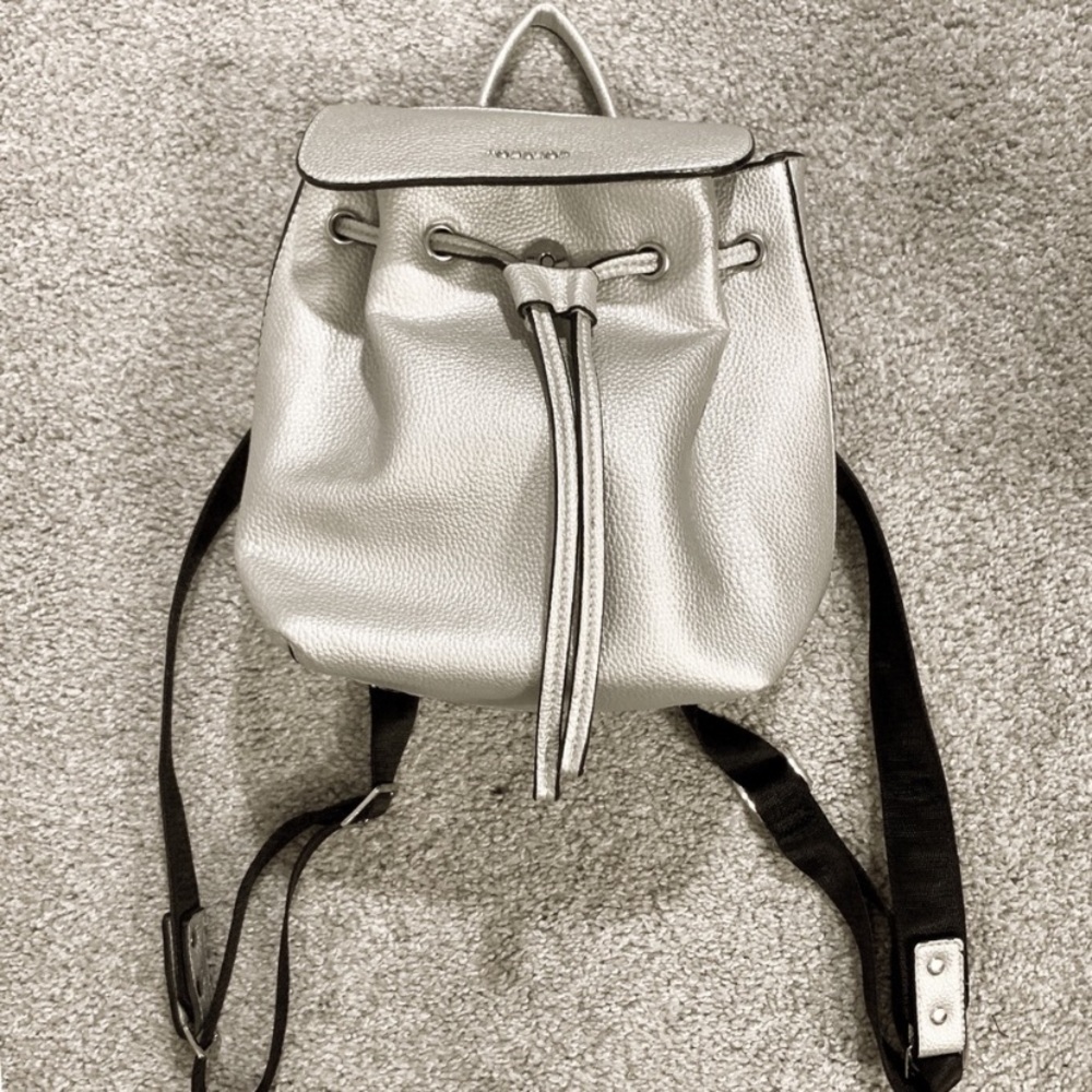 Topshop Silver Metallic Drawstring Backpack - Picture 2 of 5